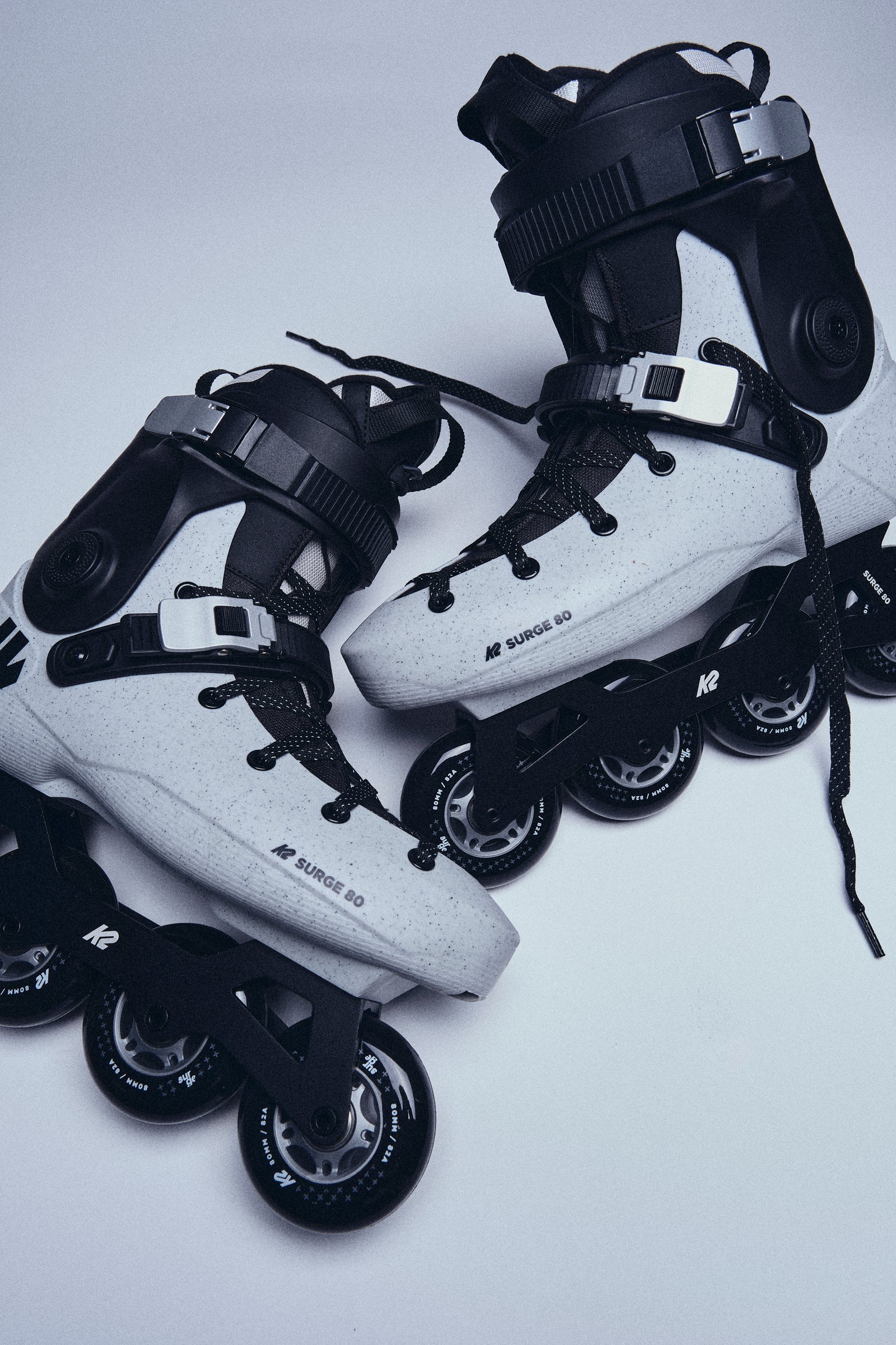 K2 Surge 80 graySeitenansicht beide Schuhe übereinander