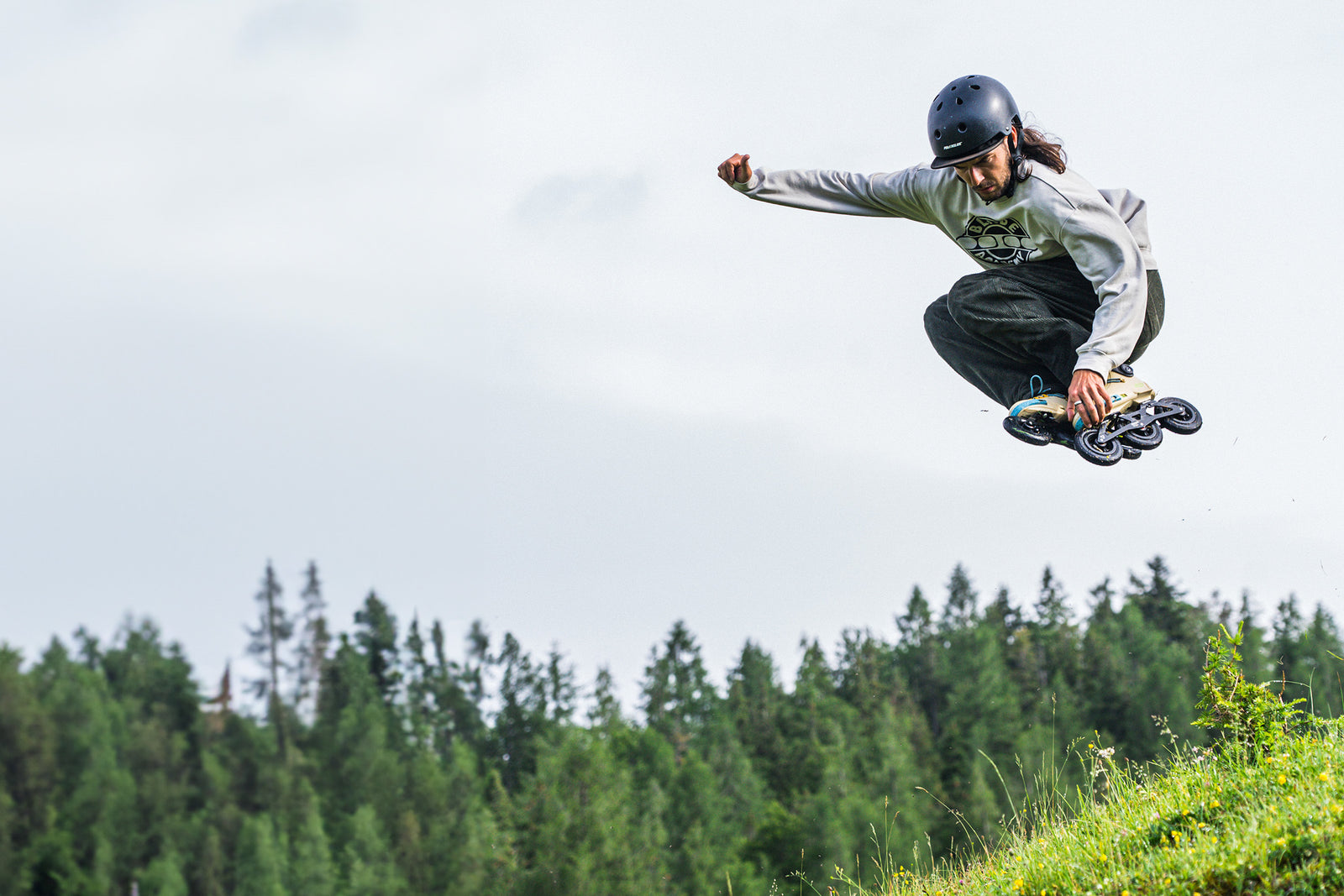 Powerslide Next Renegarde Pro 125 - Offroad, Skater Spingt im Freien