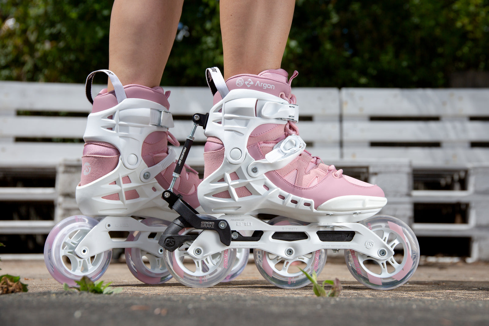 Powerslide Phuzion Argon Syncro Rose 110, Seitenansicht im Freien