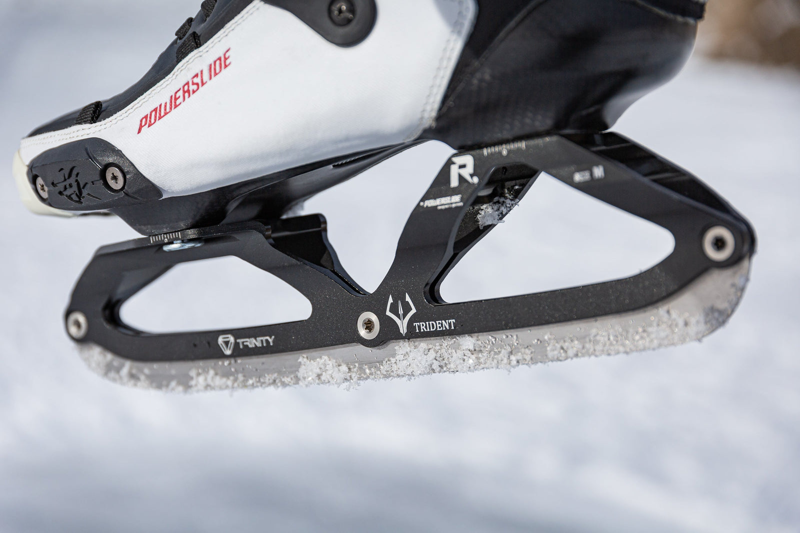 Powerslide Trident Schlittschuhkufe in Aktion